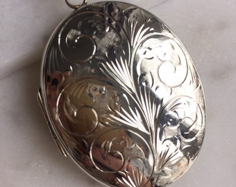 Vintage Sterling Silver Engraved Locket Pendant Necklace