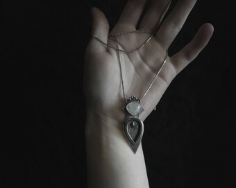 Moonlight in the night• Pendant with moonstone.