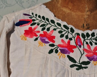 Peasant blouse, vintage peasant blouse, peasant shirt, peasant crop top, embroidered shirt, Balkans peasant blouse