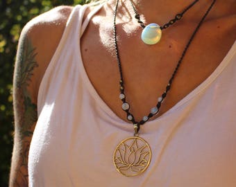 Set 2 of 2 necklaces - glas opal - Lotus flower (brass)