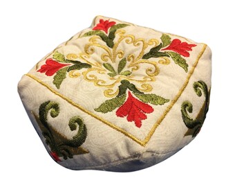 Biscornu Pin Cushion - Tulipe