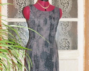 Little sleeveless dress, gray turquoise patterned background
