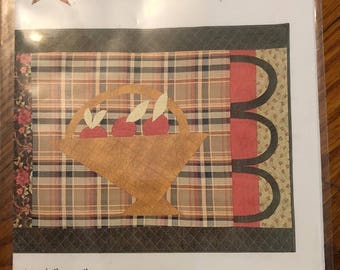 Apple Basket JPQ2032 Designed by Linda Brannock Jan Patek Quilts Inc 2007