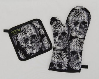 Oven Mitt and Pot Holder Sets or Singles, Black and White Shattered Skulls, Horror Fanatic Goth Punk Housewares
