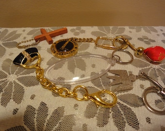 Grouping of Womens Vintage Keychains/Jewelry/Fashion/Clothing/Vintage Jewelry