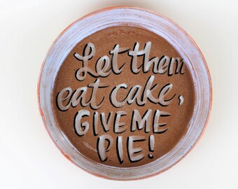 Handmade stoneware pottery pie dish (B)