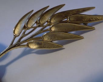 Vintage Crown Trifari golden leaves brooch, retro brooch, 1970's brooch, vintage jewelry, madmen brooch