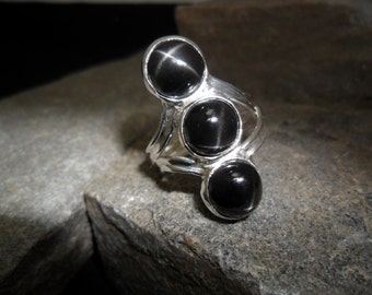 Sterling silver ring decorated with 3 star CR