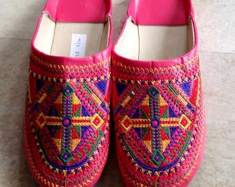 Moroccan Berber Slippers - Traditional Moroccan Babouches in pink