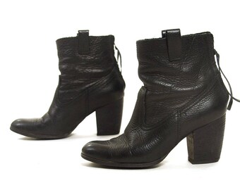 90s Black Leather Zip Up Ankle Boots / Vintage 1990s Steve Madden Clueless Chunky Block Heel Booties Women's Size 8
