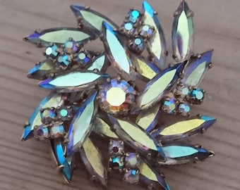 Vintage sparkly rhinestone brooch