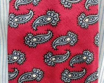 1960's Men's Red Paisley Patterned Tie