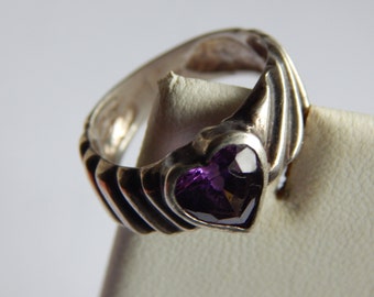 Silver Band Ring with Faceted Amethyst Heart