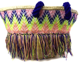 Basket embroidered with fringe