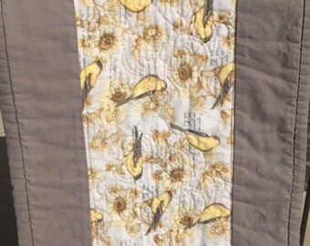 Quilted Tablerunner in Gray and Yellow