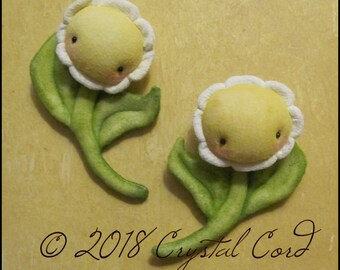 Anthropomorphic Daisy Flowers Wall Decor Whimsical summer spring cottage chic kitchen shabby primitive creepy cute country Farmhouse Quirky