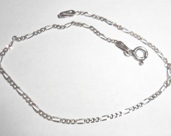 Pretty tiny delicate lightweight vintage sterling silver chain link bracelet
