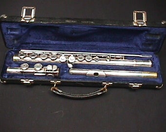 Aemstrong Silver Plated Flute Model 104 in it's Original Case & Ready to Play as-is 14 F