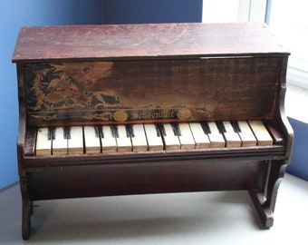 Schoenhut Toy Piano