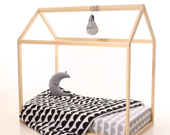 Twin size house bed , wood, bed home, toddler bed, home bed, nursery wood house, frame bed, floor bed ,Montessori nursery, wooden house