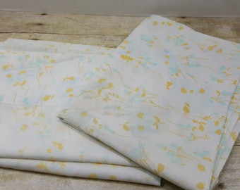 Set of 2 Pillowcases, 1970s vintage sheets, vintage bedding
