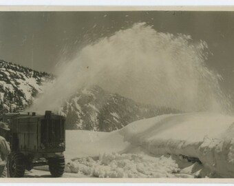 Vintage Snapshot Photo: Snow Blower, c1940s (610507)