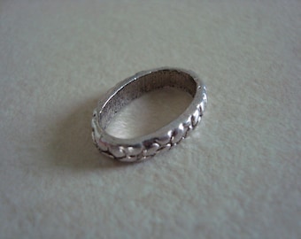 Oval silver coloured metal ring