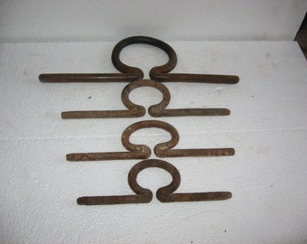 4 antichi mandagli in ferro pieno