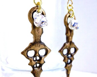 Small Clock Hand Steampunk Earrings distressed Antique gold colored w Crystals perfect for steampunk bride- Time Waits For No Woman (petit)