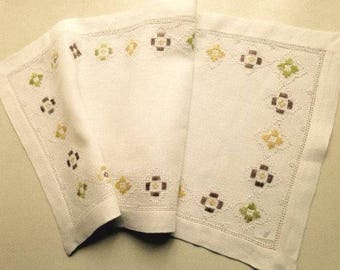 Swedish Vintage Embroidered tableclot / Table Runner