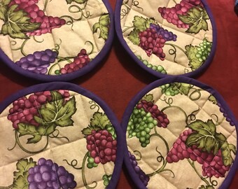 Grape and vines machine and insulated quilted pot holders