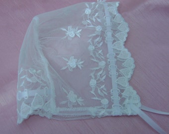 A Delicate White Lace Baby Bonnet 0-3 mths.