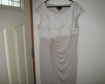 Vintage Beige & White Wedding Guest Dress, Size 20W - Connected Woman Special Occasion Dress