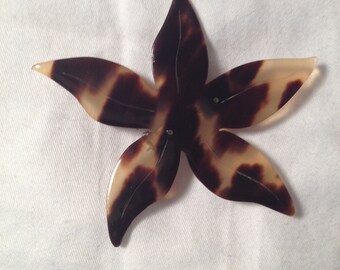 Brooch tortoise shell or resin corneou form flowers, leaf, vintage 70s