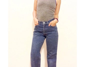 Levis Wedgie Jeans \\ Boyfriend Jeans \\ Highwaisted Jeans \\ Levi 501 SF-207 \\ Straight Leg Jeans \\ Classic Medium Wash Blue 11M