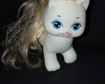 Vintage 1989 Mattel Little Pretty White Frosty Cat