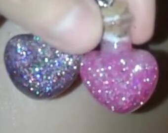 Satisfying glitter Charm