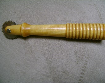 Vintage Tracing Wheel Wood Sewing Supplies