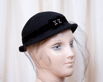 ON SALE 1930s Hat // Black Felt Tilt Hat with Rhinestone Buckle and Veil