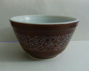 vintage pyrex, pyrex bowl, pyrex woodland 401, vintage pyrex bowl, nesting bowl, nesting bowls, bowls, mixing bowl, mixing bowls, woodland