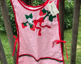 Monogrammed smock apron with pockets