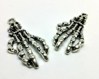 x 1 - hand skeleton - Halloween chill horror - silver plated charm