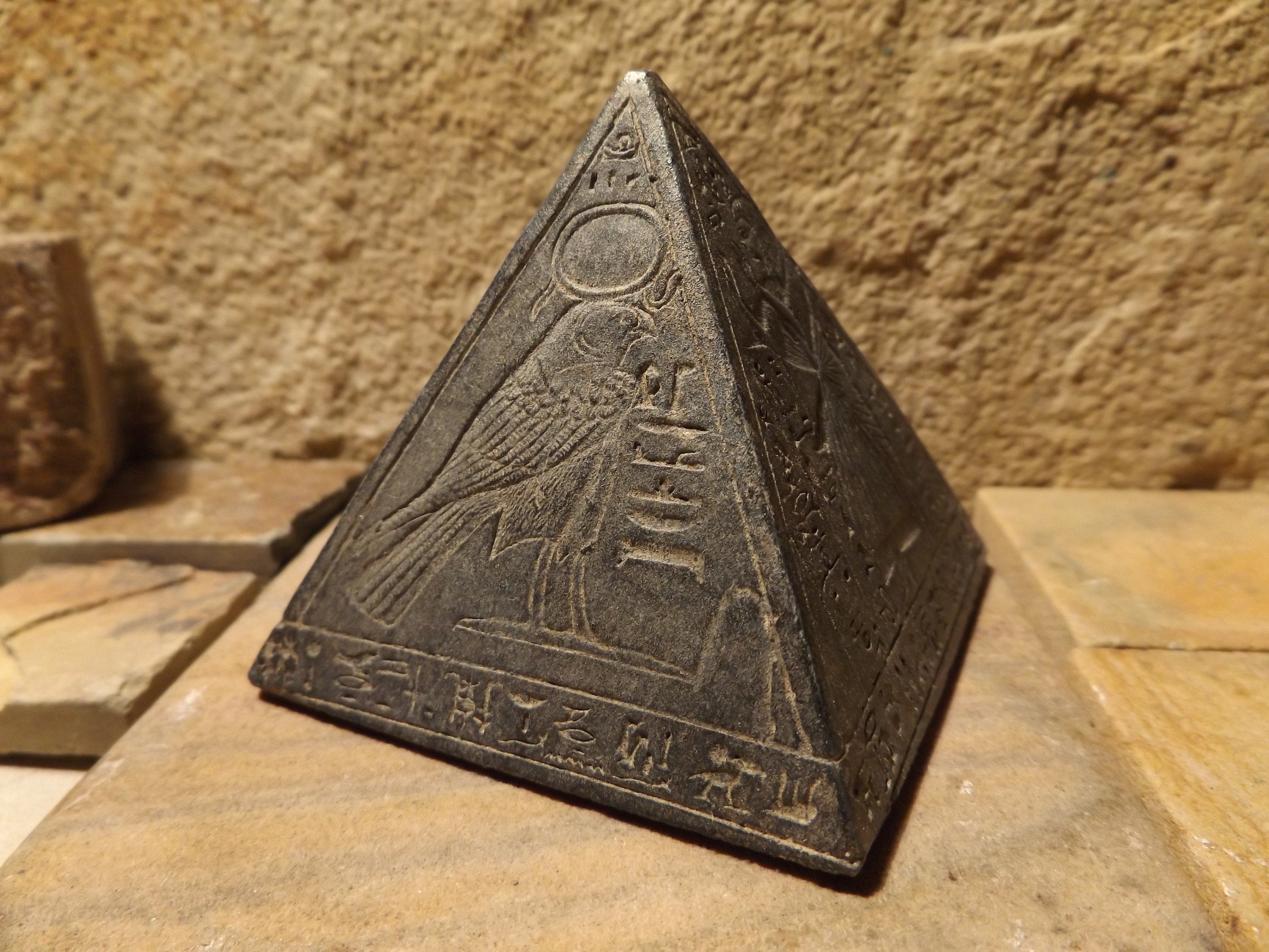 Иероглифы пирамид