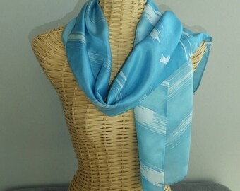 Abstract silk scarf blue sky with clouds blancs@evysoie