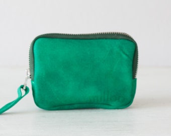 Zipper case in green suede leather, coin purse zipper phone case money bag credit card zip purse handbag - The Myrto Zipper pouch