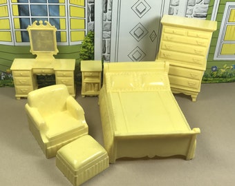 MARX BEDROOM SUITE, 3/4" Traditional Style, Hard Plastic, 1950's "Marxie Mansion", Vintage Tin Dollhouse Furniture