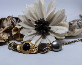 Vintage buttons bracelet - vintage button jewellery - vintage buttons