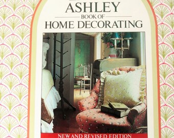 HOME DECORATING Buch Laura Ashley 1985 Englisch Dekoration für Zuhause Villa & Landhaus Stil Fenster Stoffe Möbel