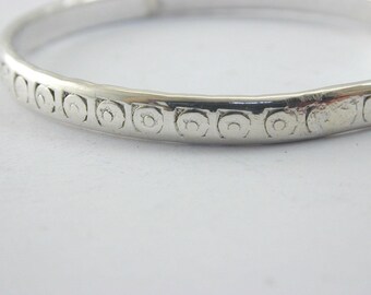 Vintage 9.6g childs silver swirl pattern bangle