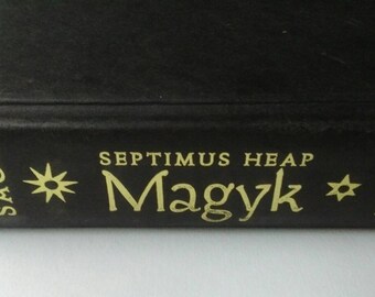 Secret Hollow Book Safe - Magyk